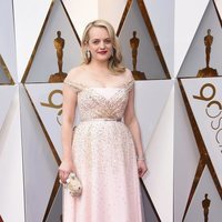 Elisabeth Moss en la alfombra roja de los Premios Oscar 2018
