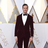 Armie Hammer en la alfombra roja de los Premios Oscar 2018