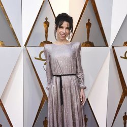 Sally Hawkins posando en la alfombra roja de los Premios Oscar 2018