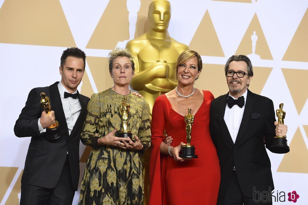 Sam Rockwell, Frances McDormand, Allison Janney y Gary Oldman posan con su Oscar 2018