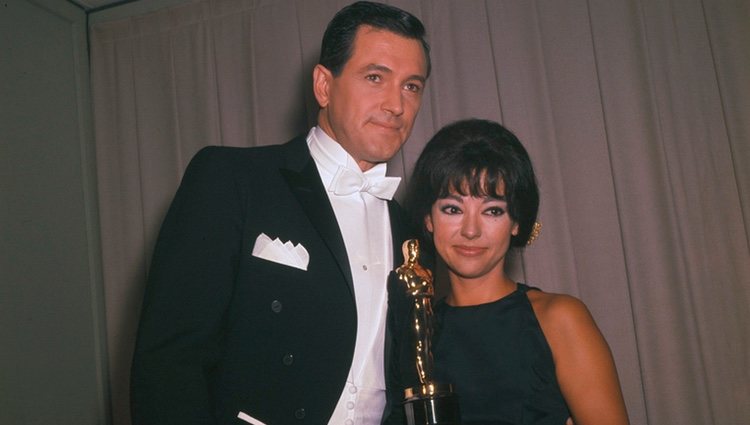 Rock Hudson y Rita Moreno en los Oscar 1962