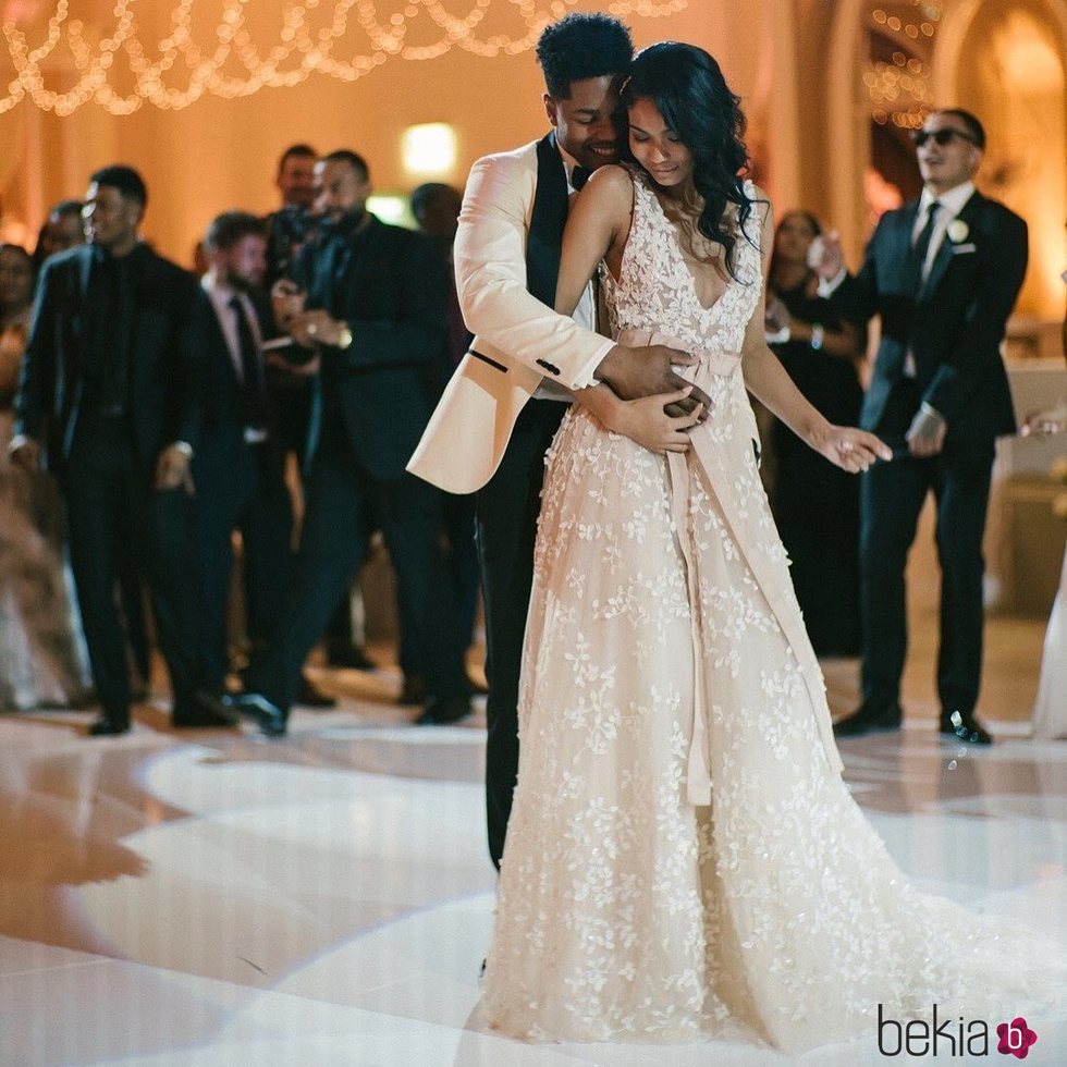 Chanel Iman y Sterling Shepard bailan en su boda
