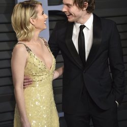 Emma Roberts y Evan Peters en la fiesta Vanity Fair tras los Oscar 2018