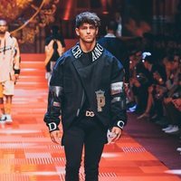 Sergio Carvajal desfilando para Dolce&Gabbana