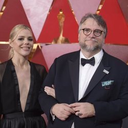 Guillermo del Toro acude a la gala de los Oscar 2018 con la guionista Kim Morgan