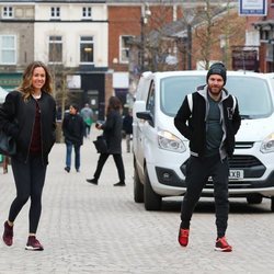 Juan Mata y Evalina Kamph paseando por las calles de Manchester