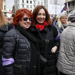 Ana Rosa Quintana y Rosa Villacastín durante la huelga del 8 de marzo por el Día de las Mujeres