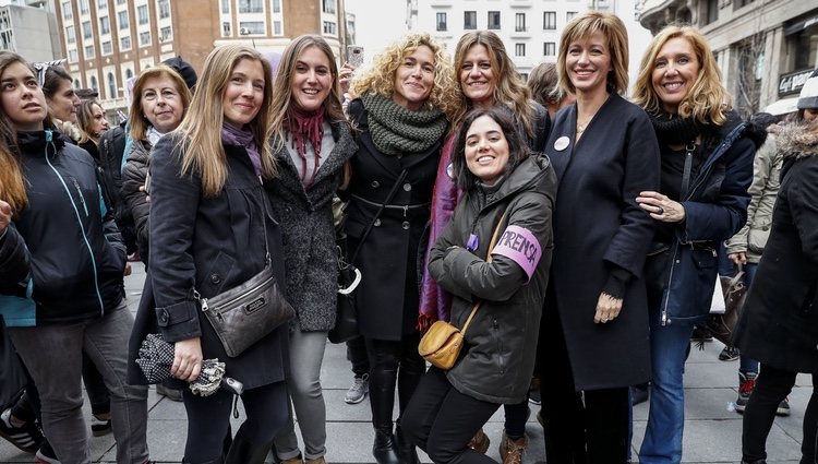Susanna Griso y demás periodistas en la huelga del 8 de marzo por el Día de las Mujeres