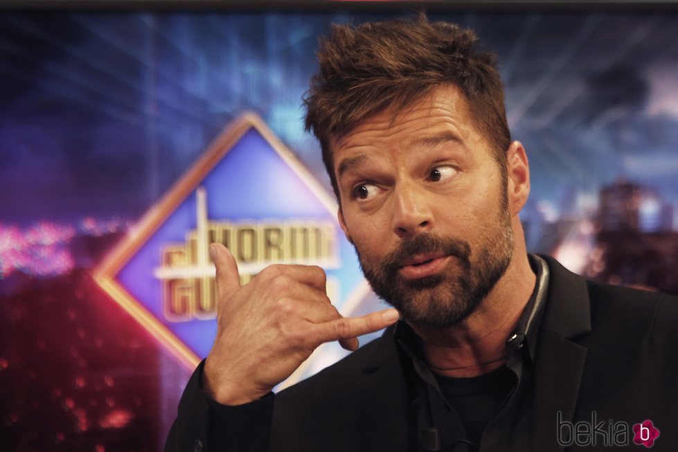 Ricky Martin, con gesto divertido en 'El hormiguero'
