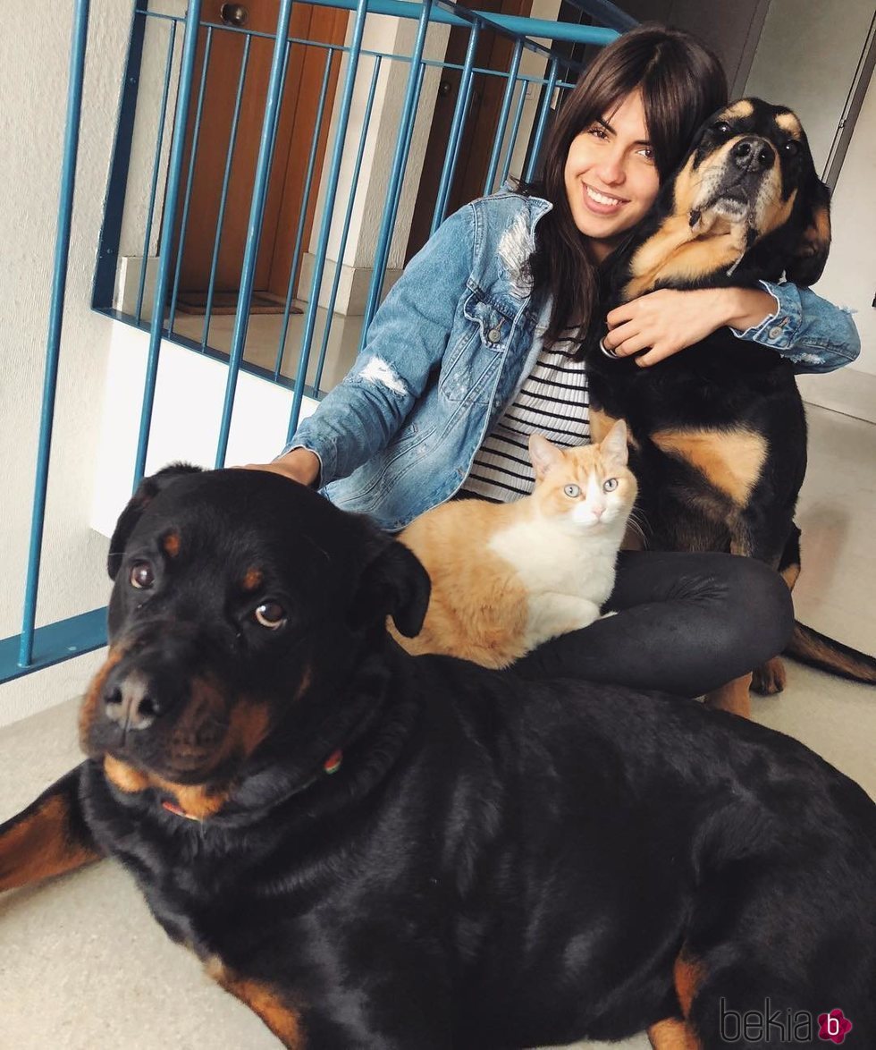 Sofía Suescun, junto a sus mascotas antes de marcharse a Honduras