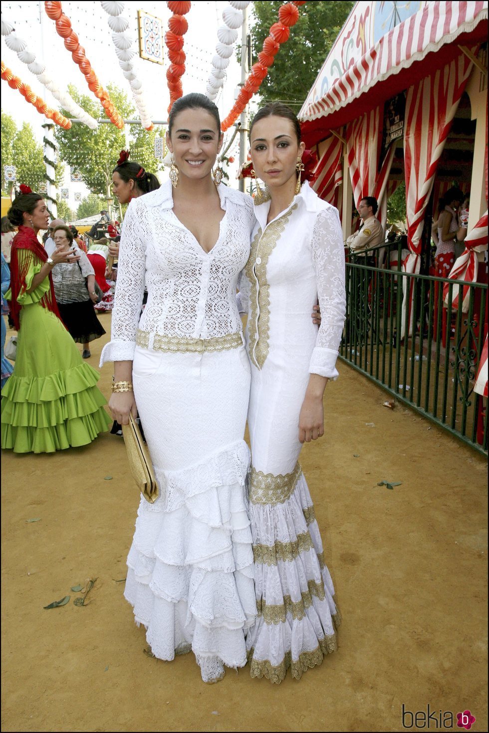 Vicky y Rocío Martín Berrocal en la Feria de Sevilla de 2006