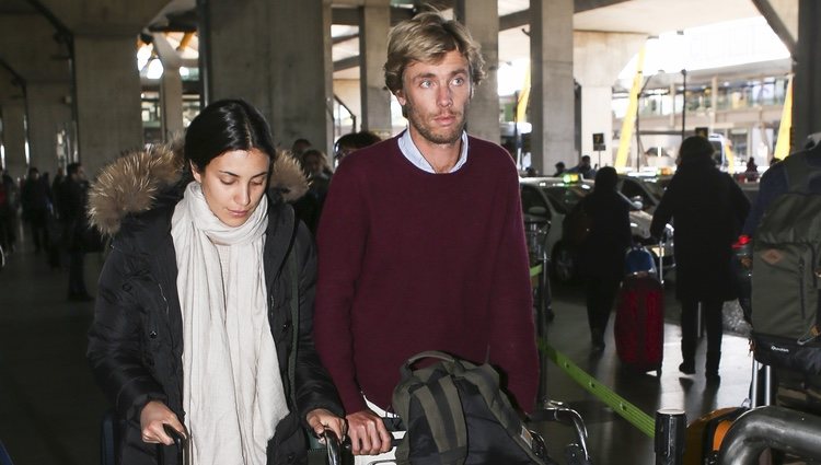 Christian de Hannover y Alessandra de Osma en el aeropuerto de Madrid