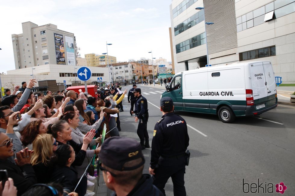 Ana Julia Quezada en un furgón de la Guardia Civil transportada a los Juzgados de Almería