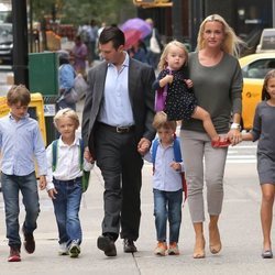 Donald Trump Jr. junto a su mujer Vanessa y sus cinco hijos