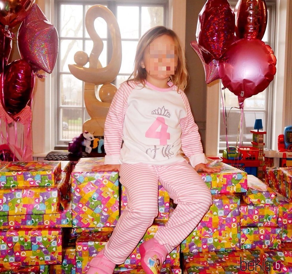 Sophia, la hija de Tamara Ecclestone, con los regalos por su cuarto cumpleaños