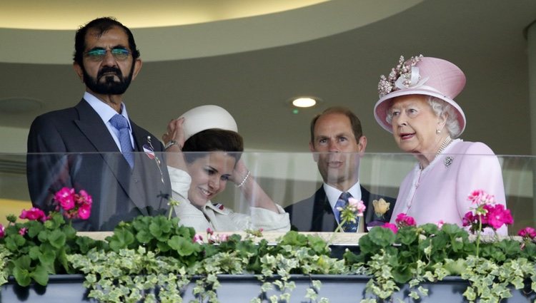 El Emir de Dubái, Haya de Jordania, el Príncipe Eduardo y la Reina Isabel