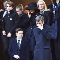 Federico de Dinamarca y su hijo Christian en el funeral de Juliane Meulengracht Bang