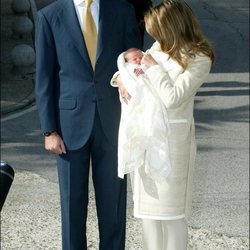 Los Reyes Felipe y Letizia presentan a la Princesa Leonor tras su nacimiento