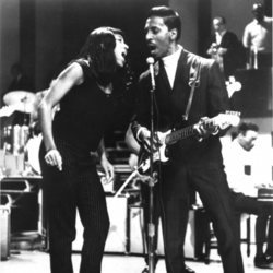 Tina Turner e Iker Turner durante un concierto en 1966