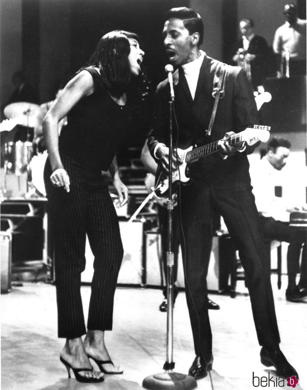 Tina Turner e Iker Turner durante un concierto en 1966