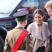 El Príncipe Harry y Meghan Markle llegan a Belfast para su visita oficial
