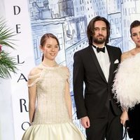 Alexandra de Hannover, Dimitri Rassam y Carlota Casiraghi en el Baile de la Rosa 2018