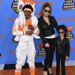 Mariah Carey junto a sus hijos y Nick Cannon en los premios Kids Choice 2018