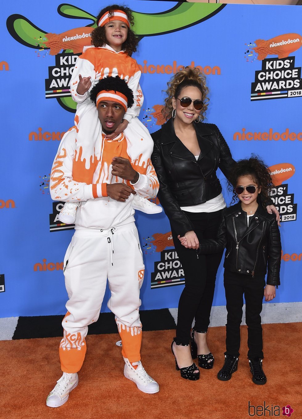Mariah Carey junto a sus hijos y Nick Cannon en los premios Kids Choice 2018