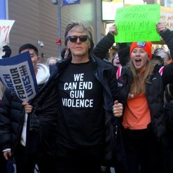 Paul McCartney en la marcha multitudinaria contra las armas en EEUU