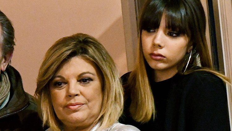 Terelu Campos y su hija Alejandra Rubio en un balcón de Málaga en Semana Santa
