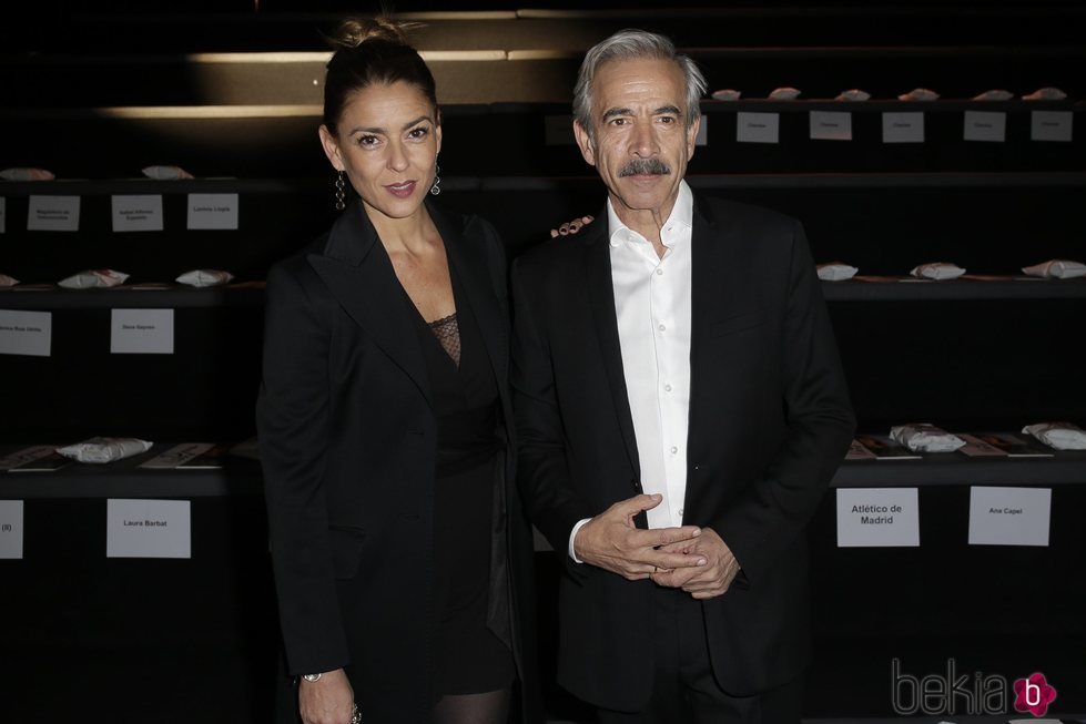 Imanol Arias e Irene Meritxell en la Semana de la moda de Madrid