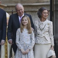 El Rey Juan Carlos y la Reina Sofía junto a la Princesa Leonor en la Misa de Pascua 2018