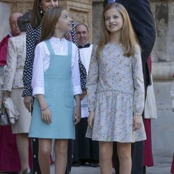 La Princesa Leonor y la Infanta Sofía junto a los Reyes Felipe VI y Letizia en la Misa de Pascua 2018