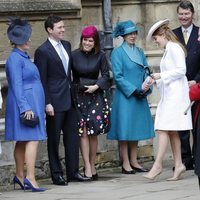 Zara Phillips luce embarazo junto a las Princesas de York, Jack Brooksbank, la Princesa Ana y Sir Timothy Laurence en la Misa de Pascua 2018