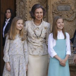 La Reina Sofía con la Princesa Leonor y la Infanta Sofía en la Misa de Pascua 2018