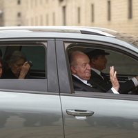 Los Reyes Juan Carlos y Sofía en la misa por el 25 aniversario de la muerte del Conde de Barcelona