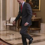 El Rey Felipe, a punto de caerse por culpa de una alfombra en La Zarzuela