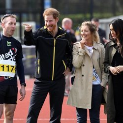 El Príncipe Harry y Meghan Markle en la Universidad de Bath