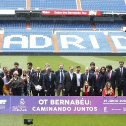 Los participantes de 'Operación triunfo 2017' en el Estadio Santiago Bernabéu