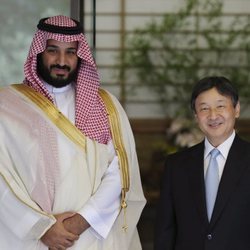 El Príncipe Mohamed bin Salman de Arabia Saudí con el Príncipe Naruhito de Japón