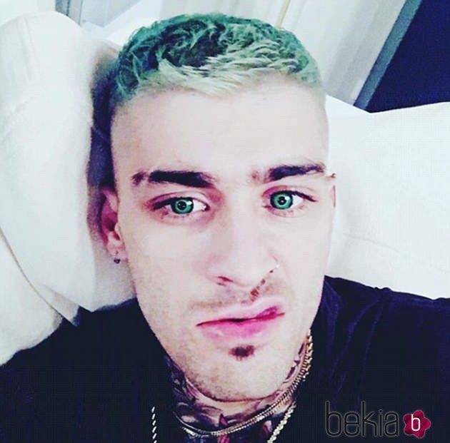 Zayn Malik posa en Instagram con el pelo teñido de verde