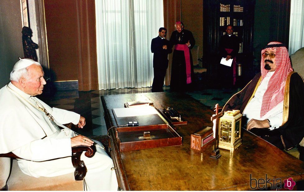 El Príncipe Abdalá de Arabia Saudí junto al Papa Juan Pablo II