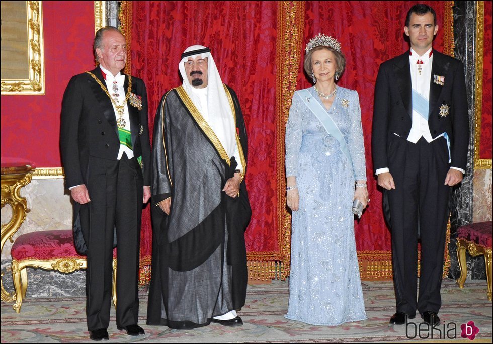 El Rey Abdalá de Arabia Saudí junto al Rey Juan Carlos, la Reina Sofía y el Príncipe Felipe en 2007
