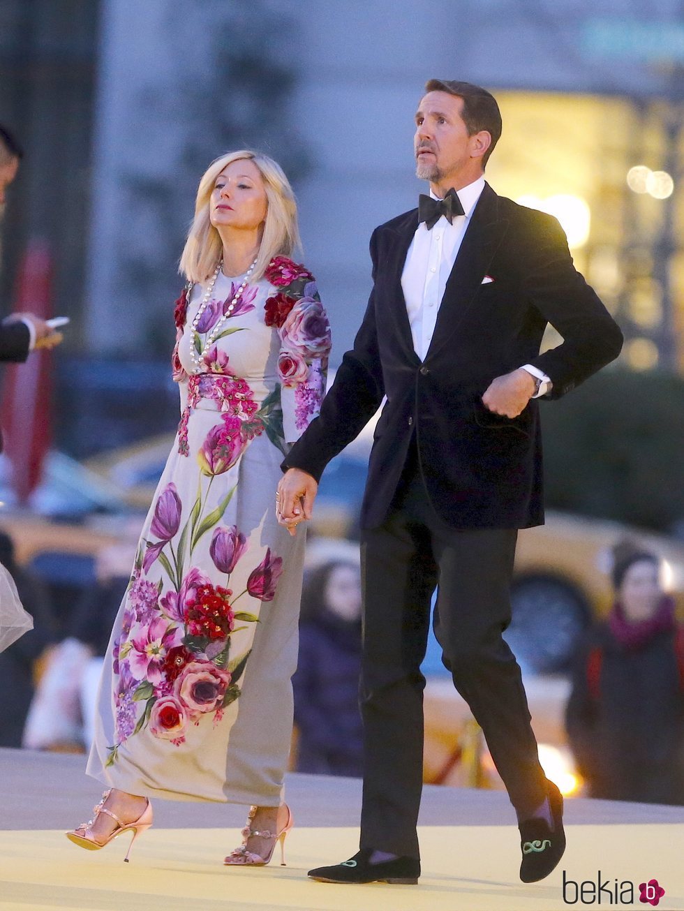 Los Príncipes Pablo y Marie-Chantal de Grecia en un desfile de Dolce & Gabbana en Nueva York