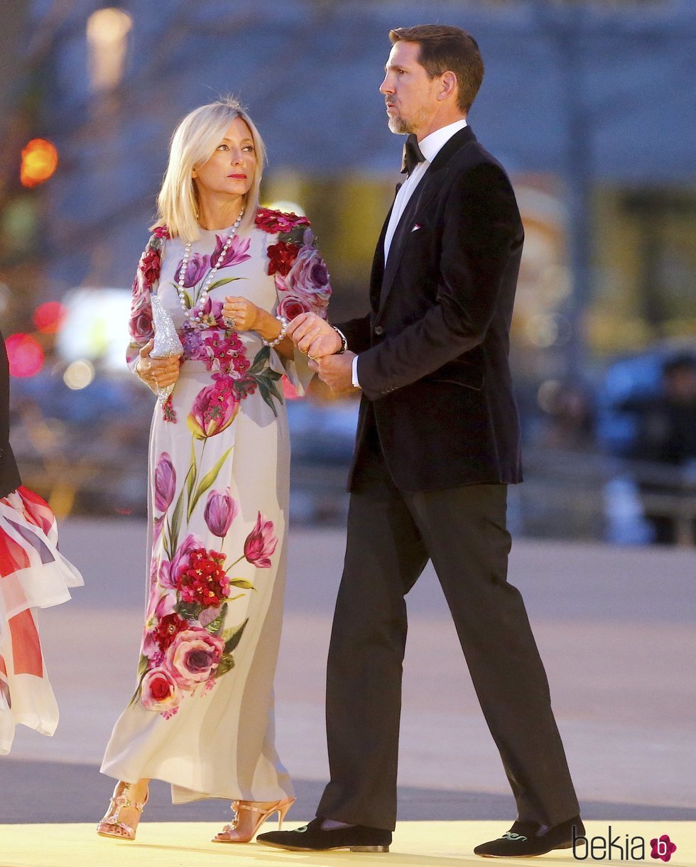 Los Príncipes Pablo y Marie-Chantal de Grecia llegando a un desfile de Dolce & Gabbana en Nueva York