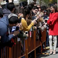 La Reina Letizia saluda a los ciudadanos en Huelva tras su reconciliación con la Reina Sofía