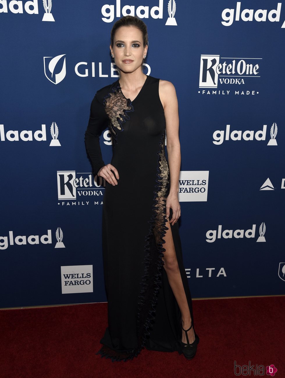 Ana Fernández en los GLAAD Awards de 2018