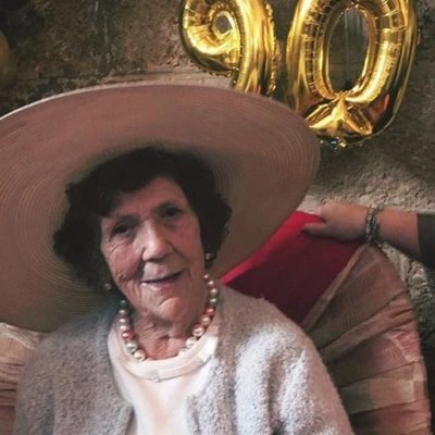 Lola, madre de Paz Padilla, en la celebración por su 90 cumpleaños