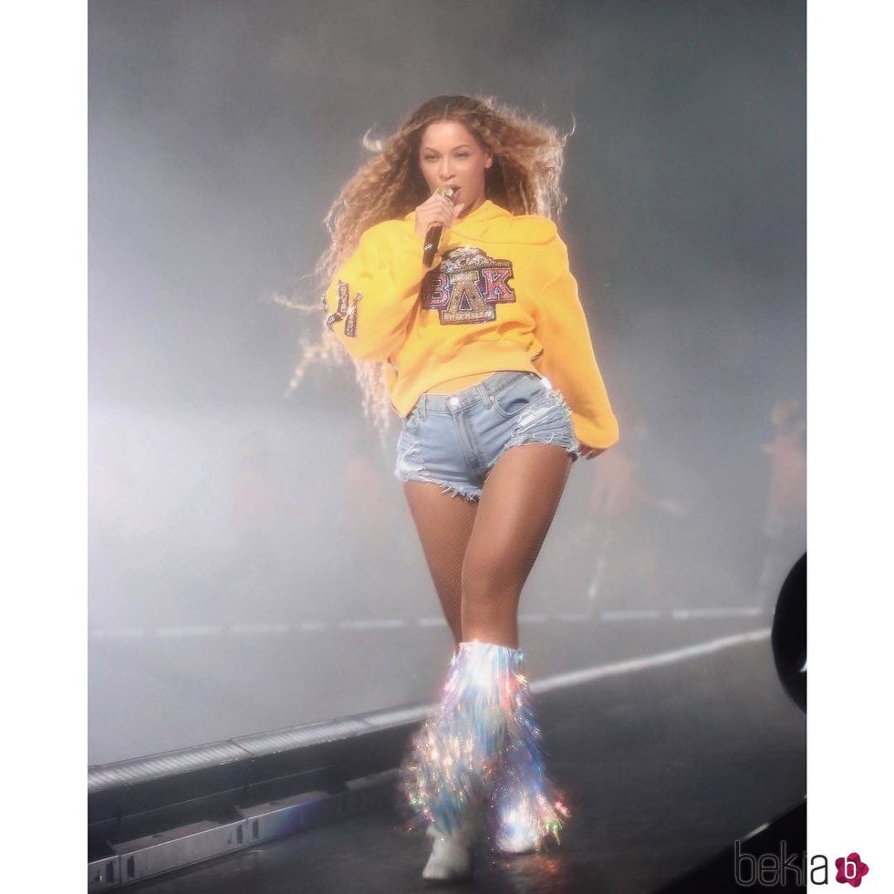 Beyoncé comenzando su concierto durante el festival Coachella 2018