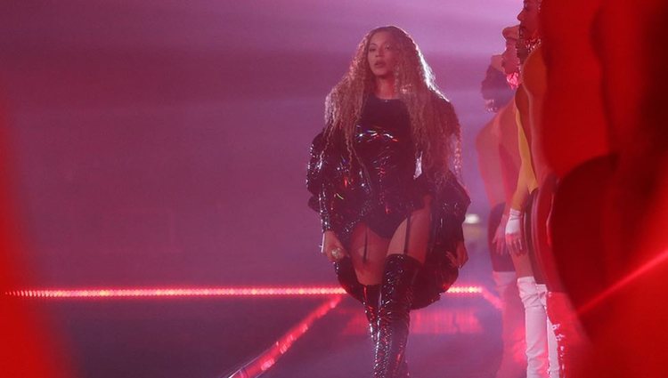 Beyoncé durante su actuación en el festival Coachella 2018
